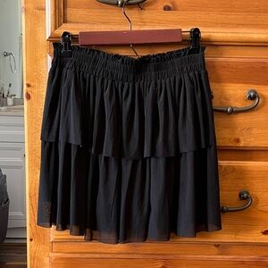 Chelsea & Violet Tiered Mini Skirt. Black. Size Medium. 🌸 NWT